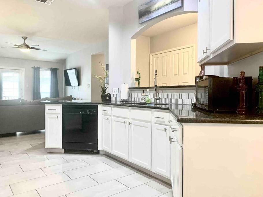 Modern Updates - Great Location - King Bed- Bmt San Antonio Exteriér fotografie
