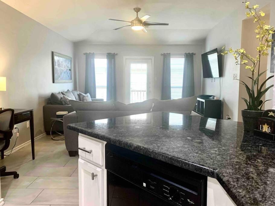 Modern Updates - Great Location - King Bed- Bmt San Antonio Exteriér fotografie