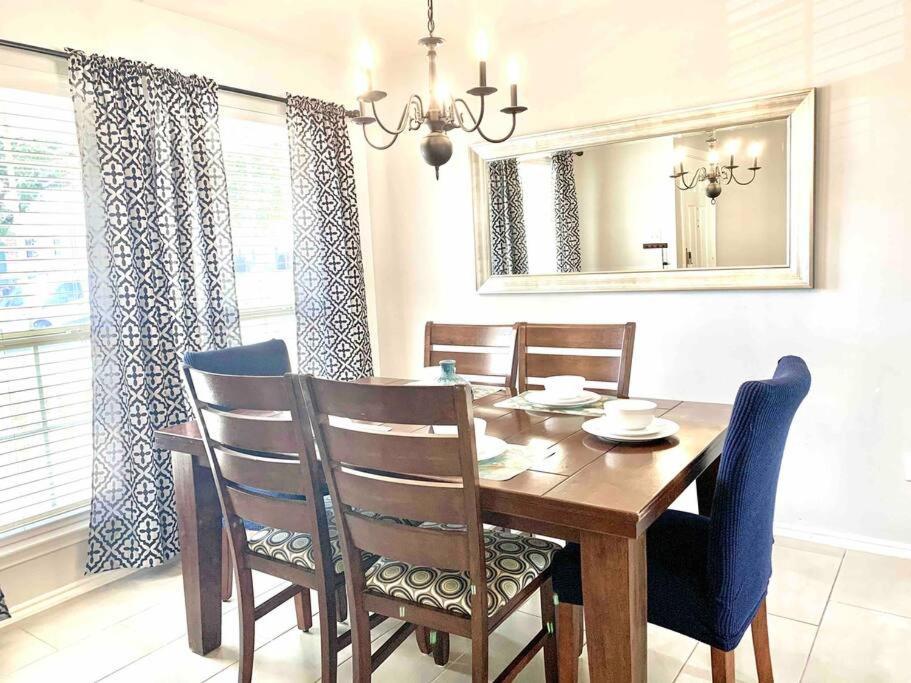 Modern Updates - Great Location - King Bed- Bmt San Antonio Exteriér fotografie