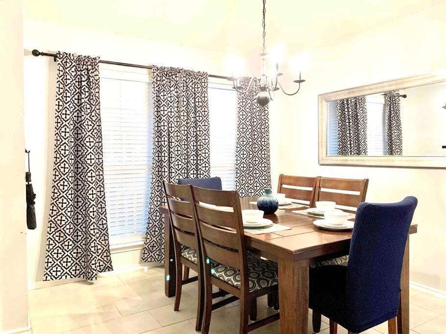Modern Updates - Great Location - King Bed- Bmt San Antonio Exteriér fotografie
